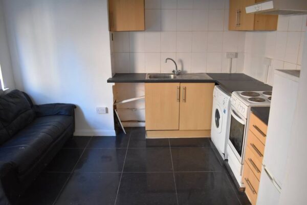 Studio Flat To Let - HP12
