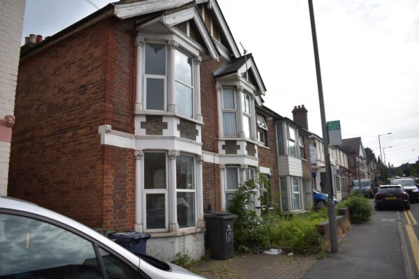 3/4 Bedroom House To Let - HP11