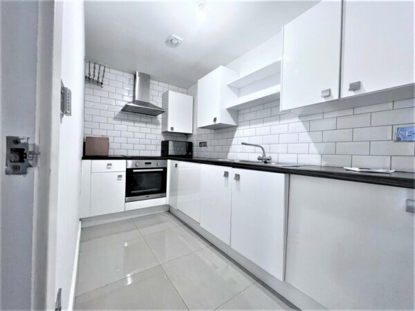 2 Bedroom Flat To Let - HP12