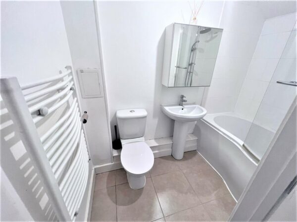 2 Bedroom Flat To Let - HP12