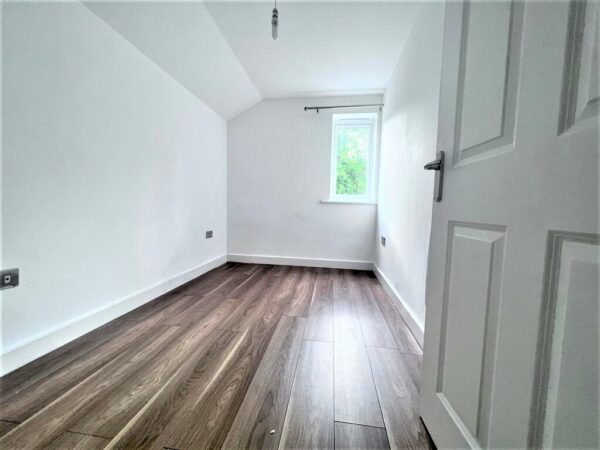 2 Bedroom Flat To Let - HP12