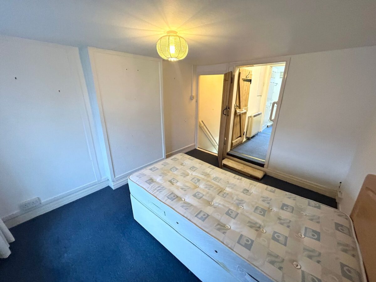 1 Bedroom Cottage To Let - HP13