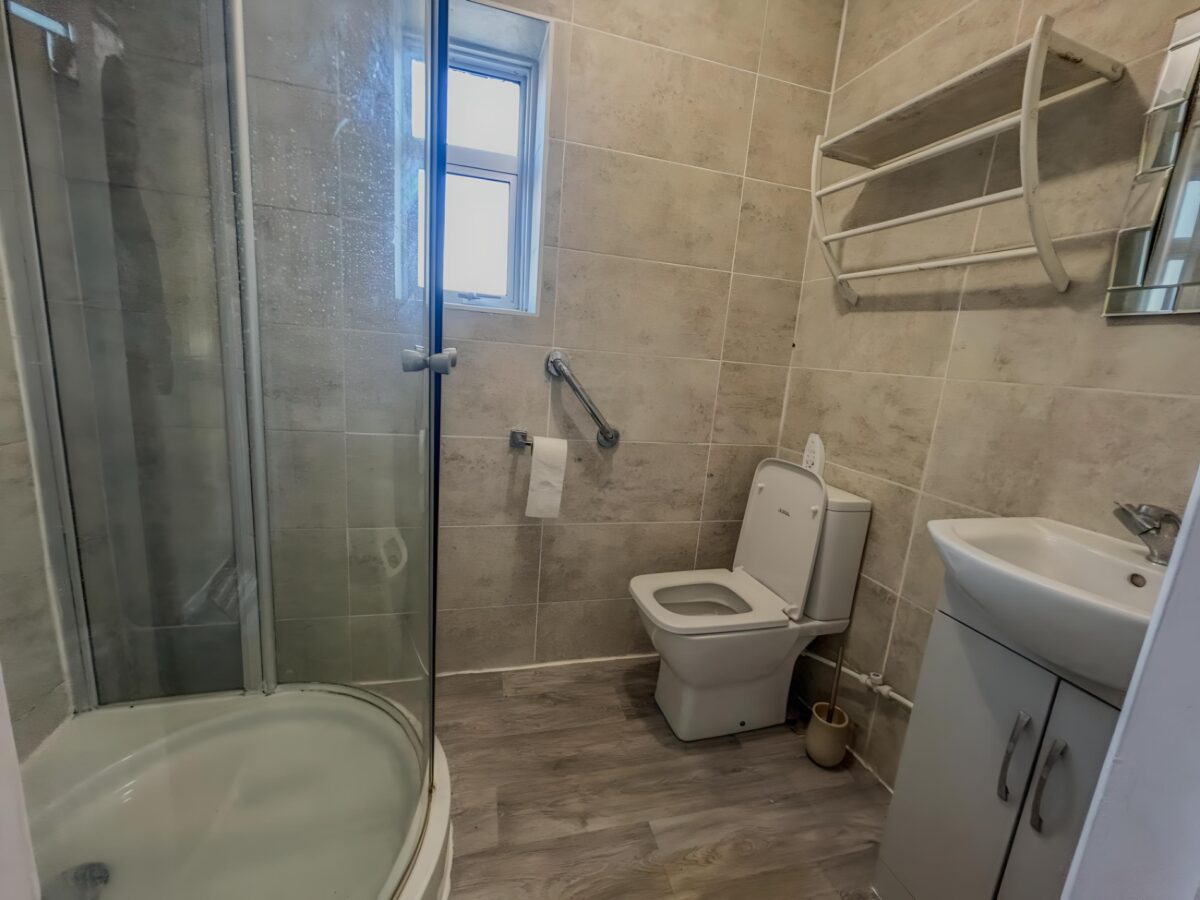 2 Bedroom Flat To Let - HP12