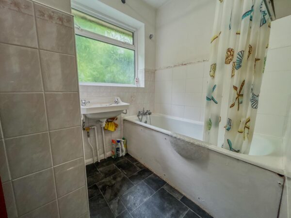 3/4 Bedroom House To Let - HP12