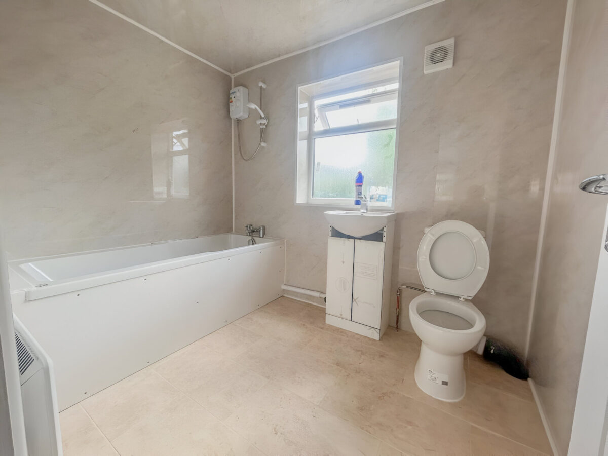 4 Bedroom Flat To Let - HP12