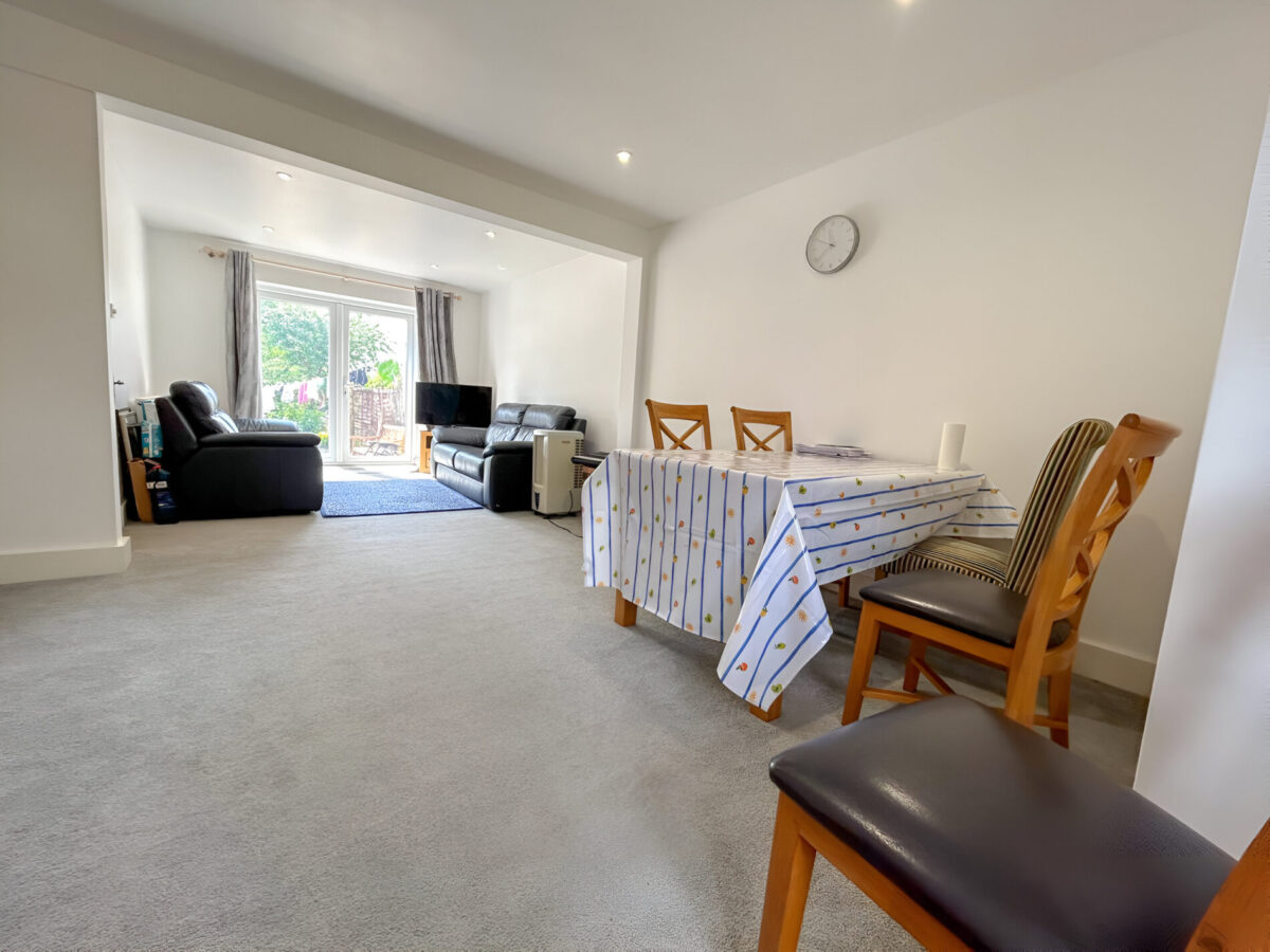 3 Bedroom House To Let - HP13
