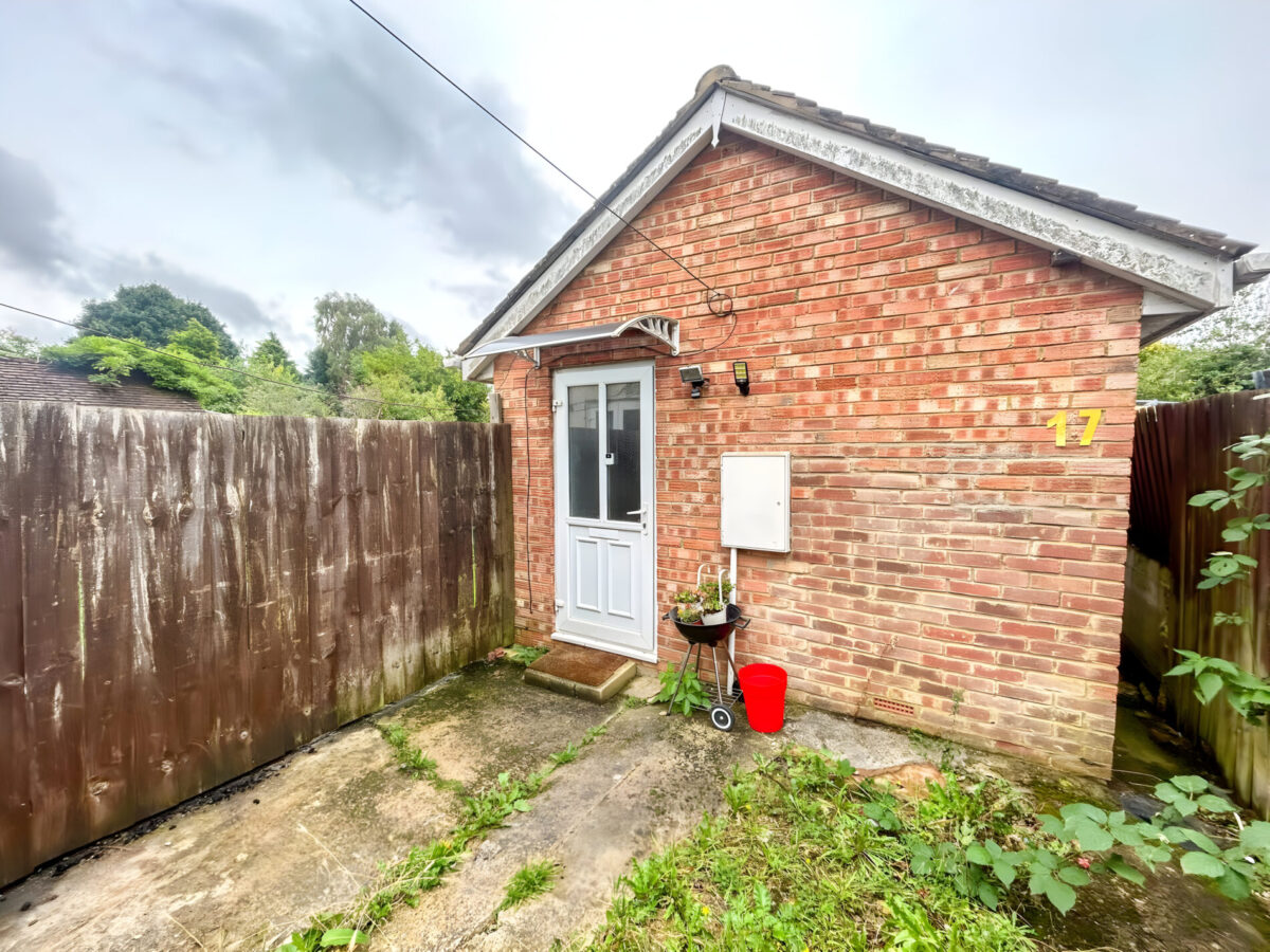 Annex Studio Flat To Let - HP12
