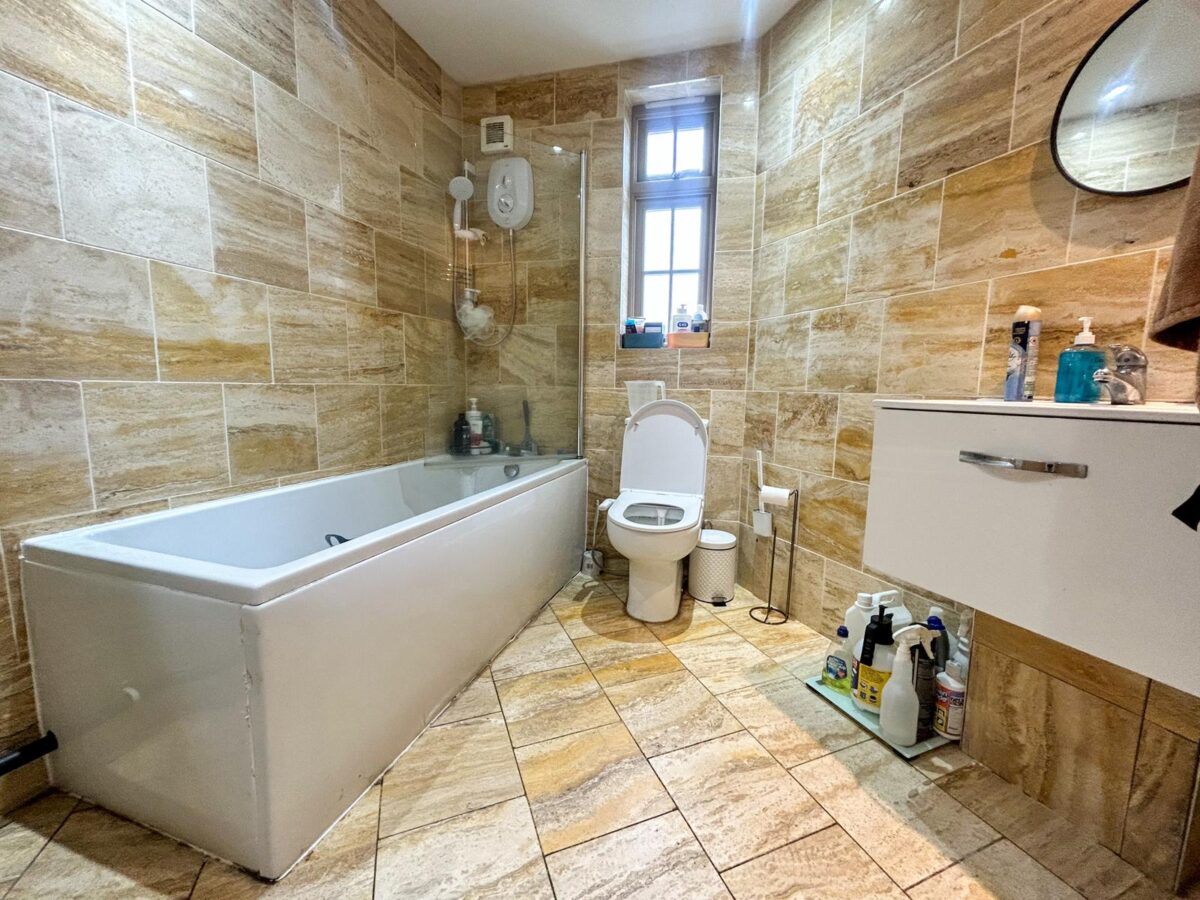 2 Bedroom Flat To Let - HP13
