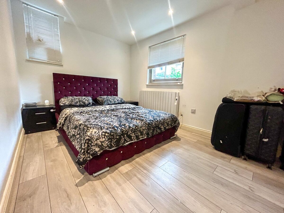 2 Bedroom Flat To Let - HP13