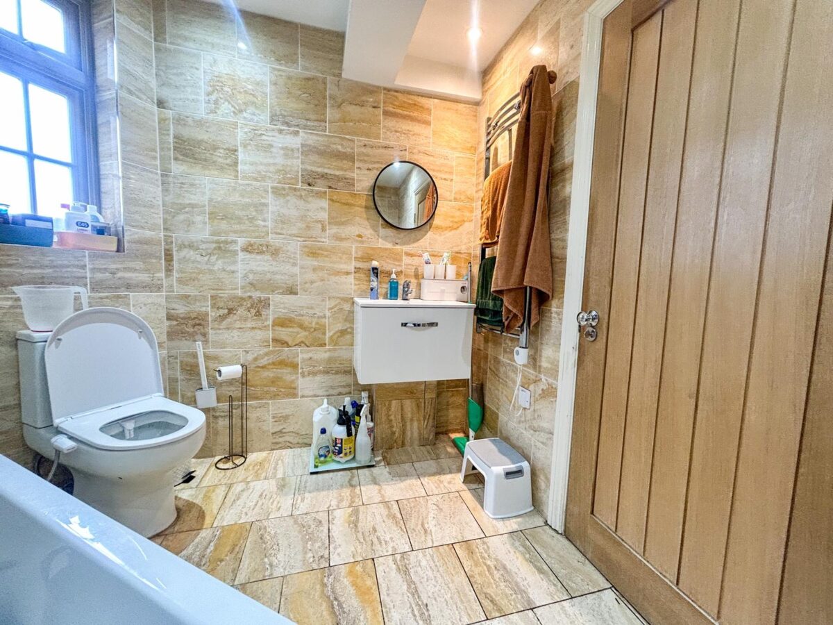 2 Bedroom Flat To Let - HP13