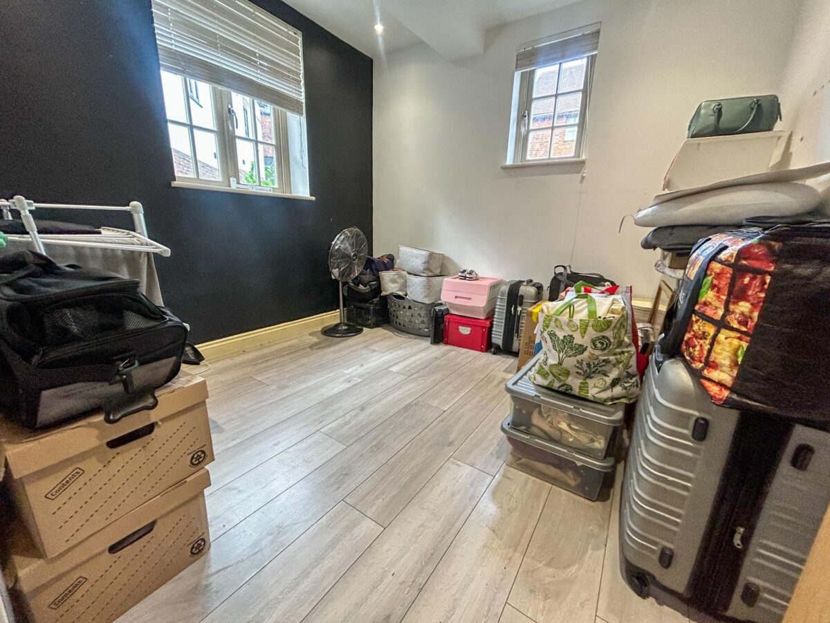 2 Bedroom Flat To Let - HP13