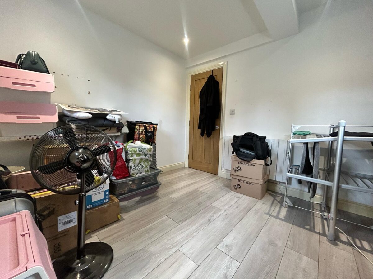 2 Bedroom Flat To Let - HP13