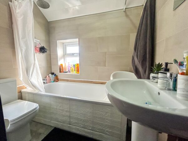 3/4 Bedroom House - High Wycombe