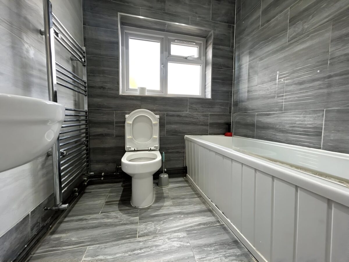 3 Bedroom House To Let - HP11
