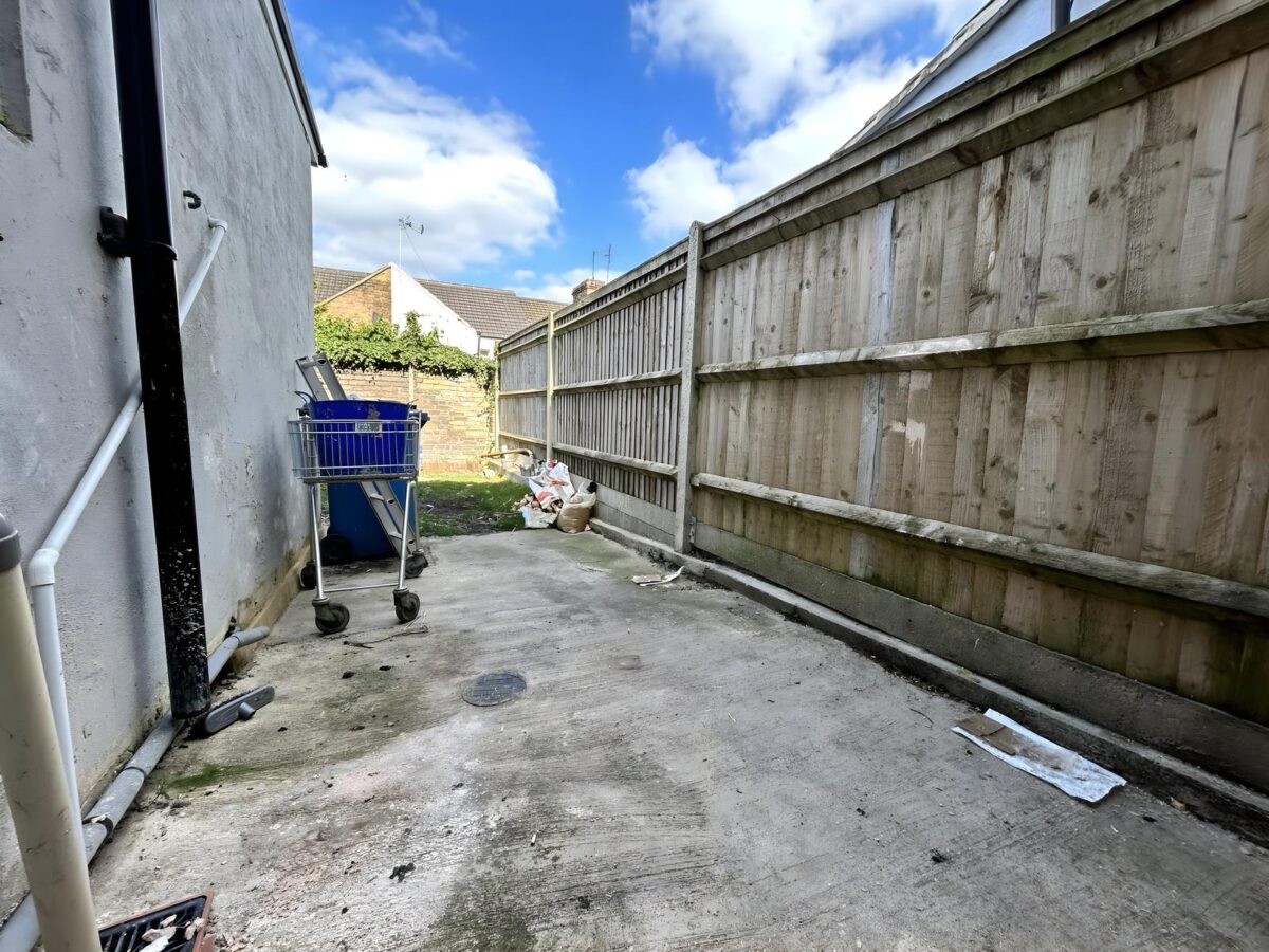 3 Bedroom House To Let - HP11