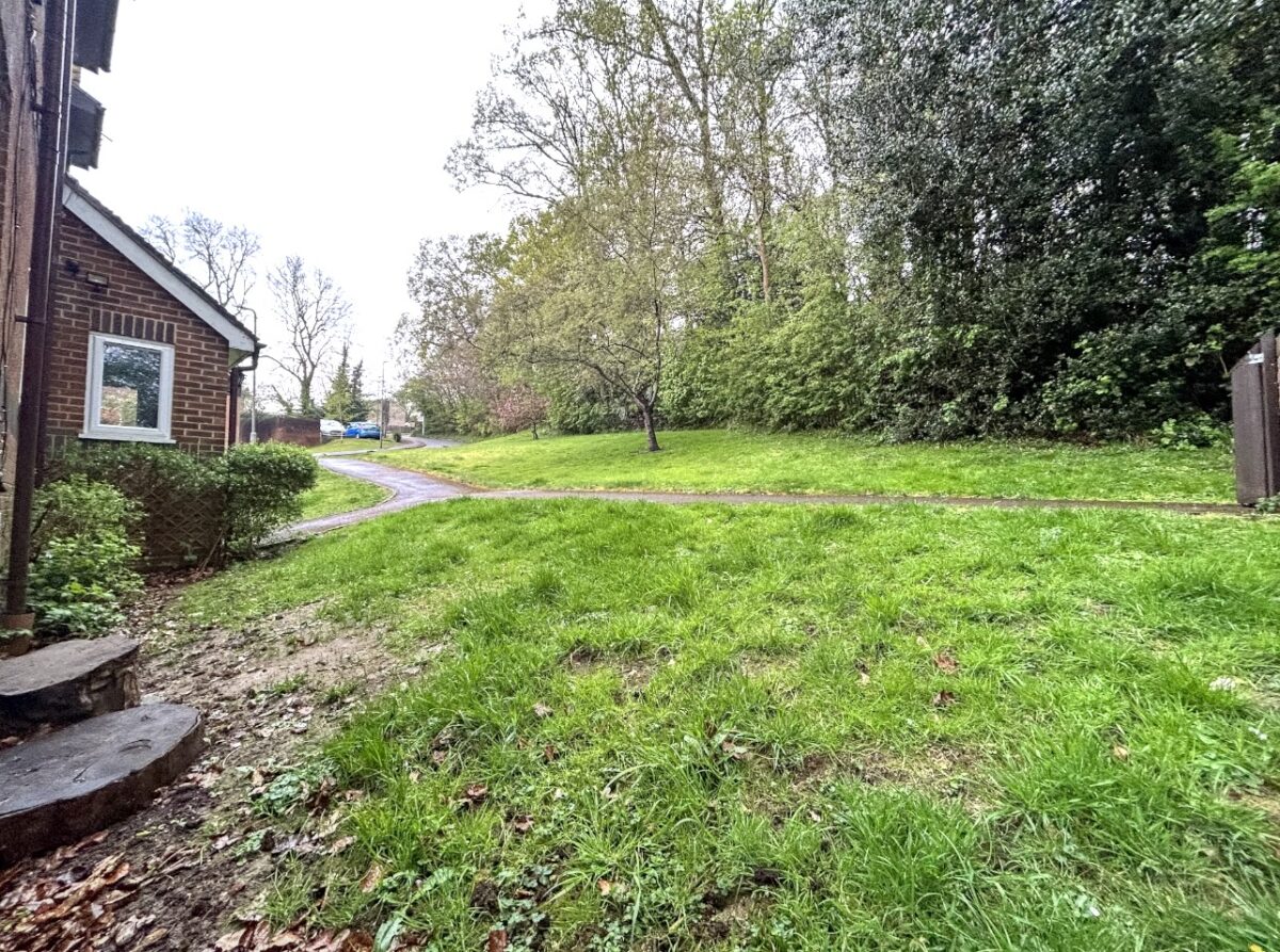 2 Bedroom Flat To Let - HP12