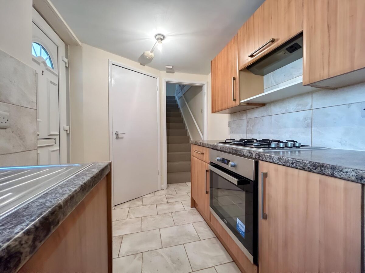 2 Bedroom Flat To Let - HP11