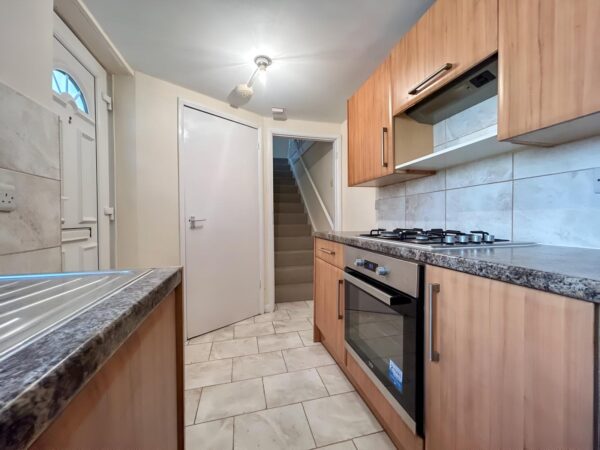 2 Bedroom Flat To Let - HP11