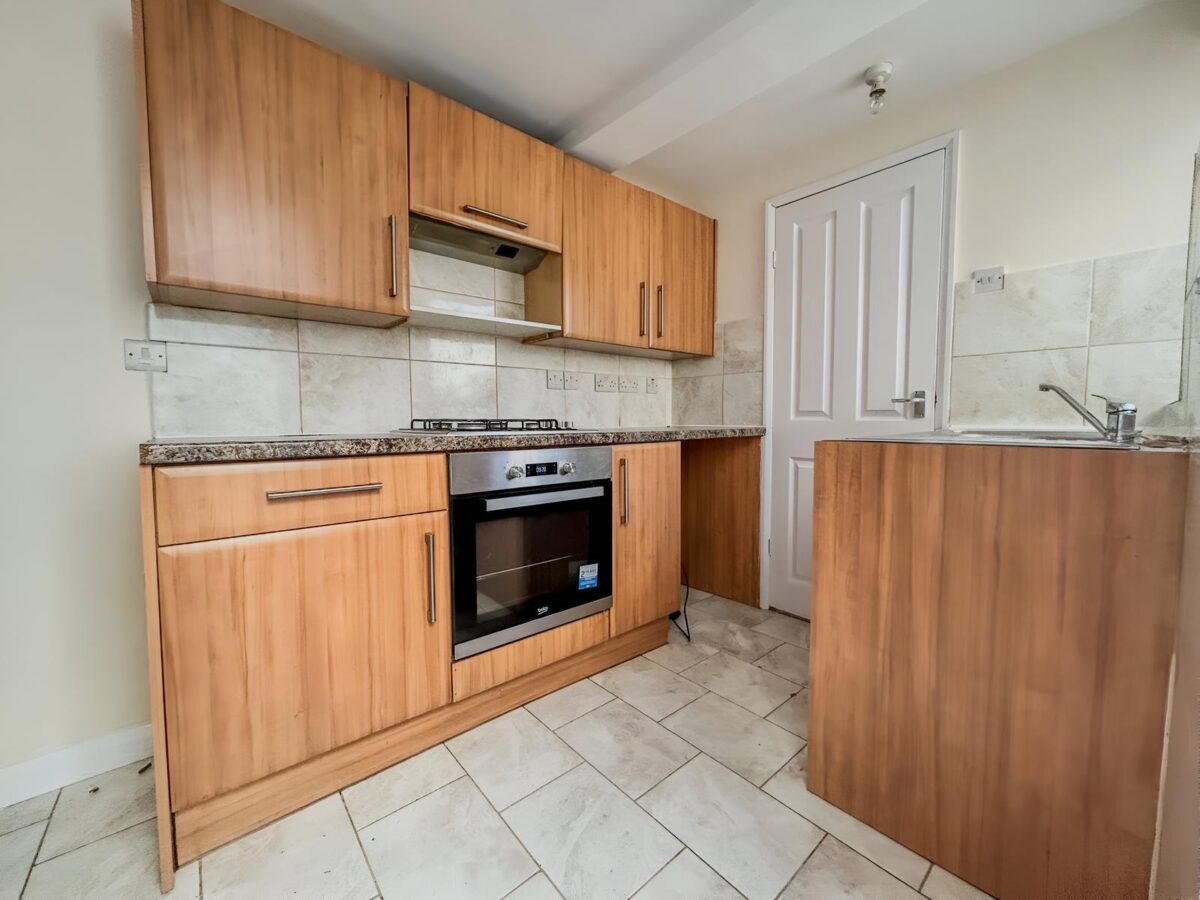 2 Bedroom Flat To Let - HP11