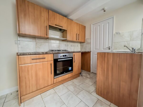 2 Bedroom Flat To Let - HP11