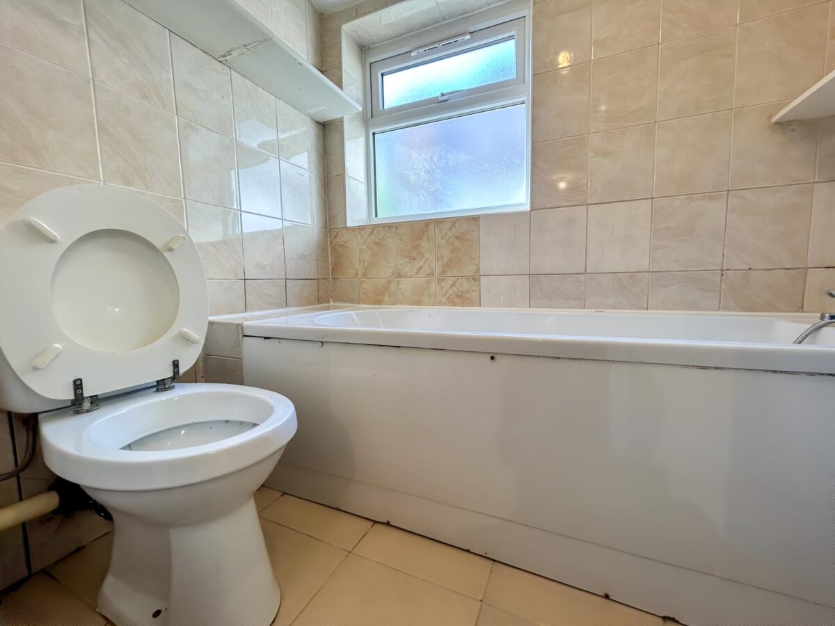 2 Bedroom Flat To Let - HP11