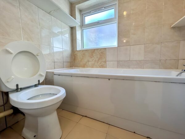 2 Bedroom Flat To Let - HP11