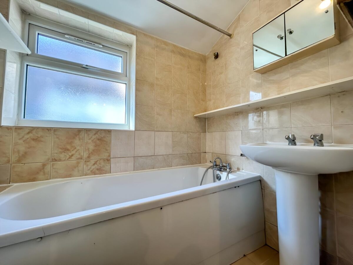 2 Bedroom Flat To Let - HP11