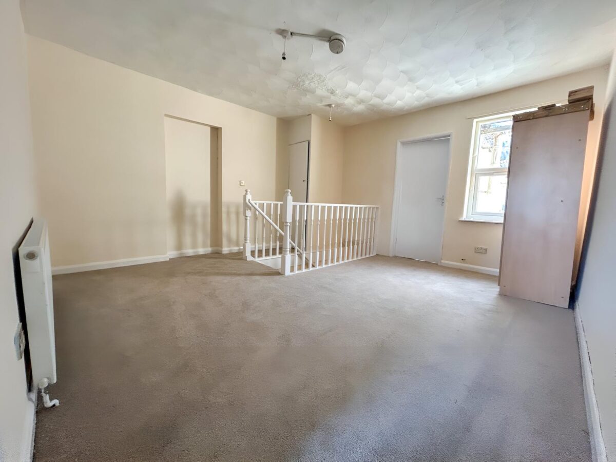 2 Bedroom Flat To Let - HP11