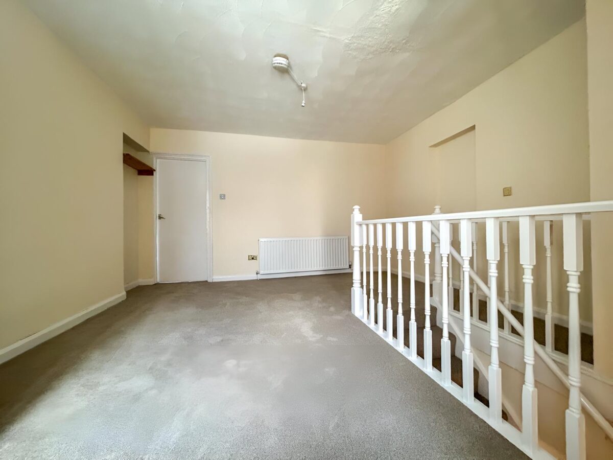 2 Bedroom Flat To Let - HP11