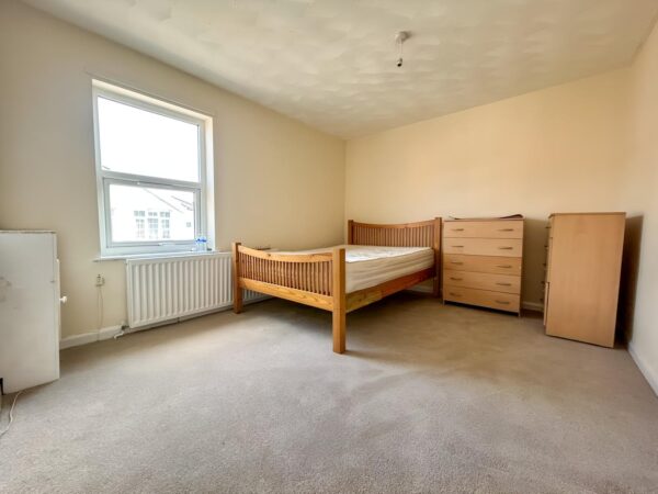 2 Bedroom Flat To Let - HP11