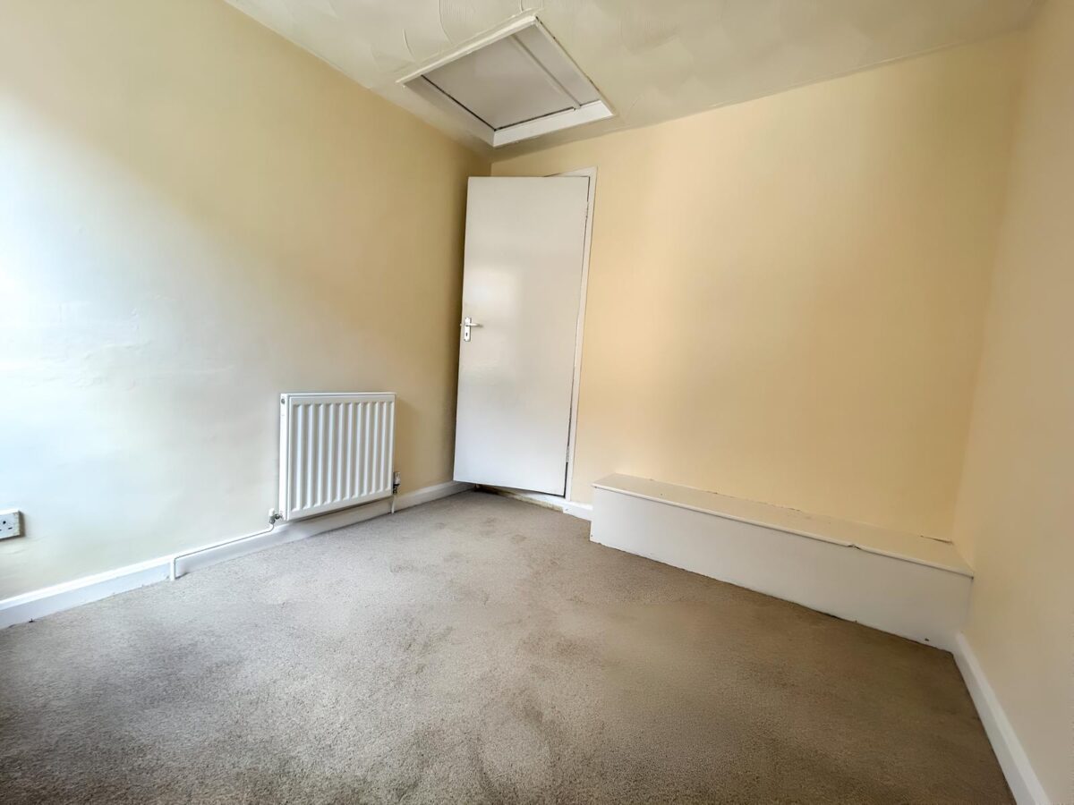 2 Bedroom Flat To Let - HP11