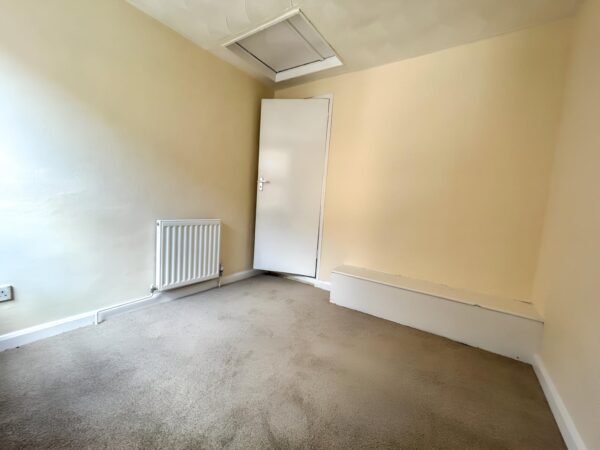 2 Bedroom Flat To Let - HP11