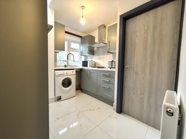 Modern Studio Flat To Let - HP12