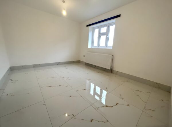 Modern Studio Flat To Let - HP12