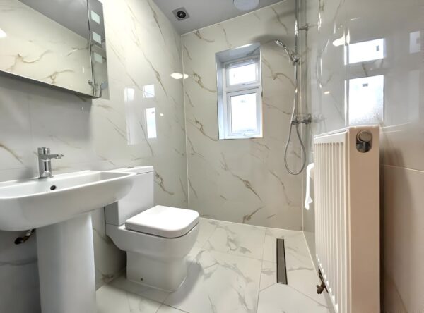 Modern Studio Flat To Let - HP12