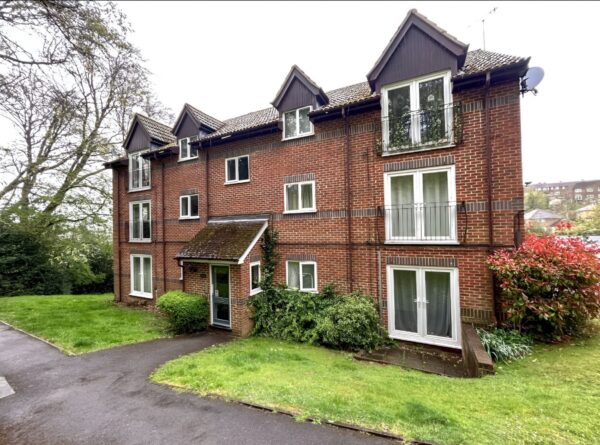 2 Bedroom Flat To Let - HP12