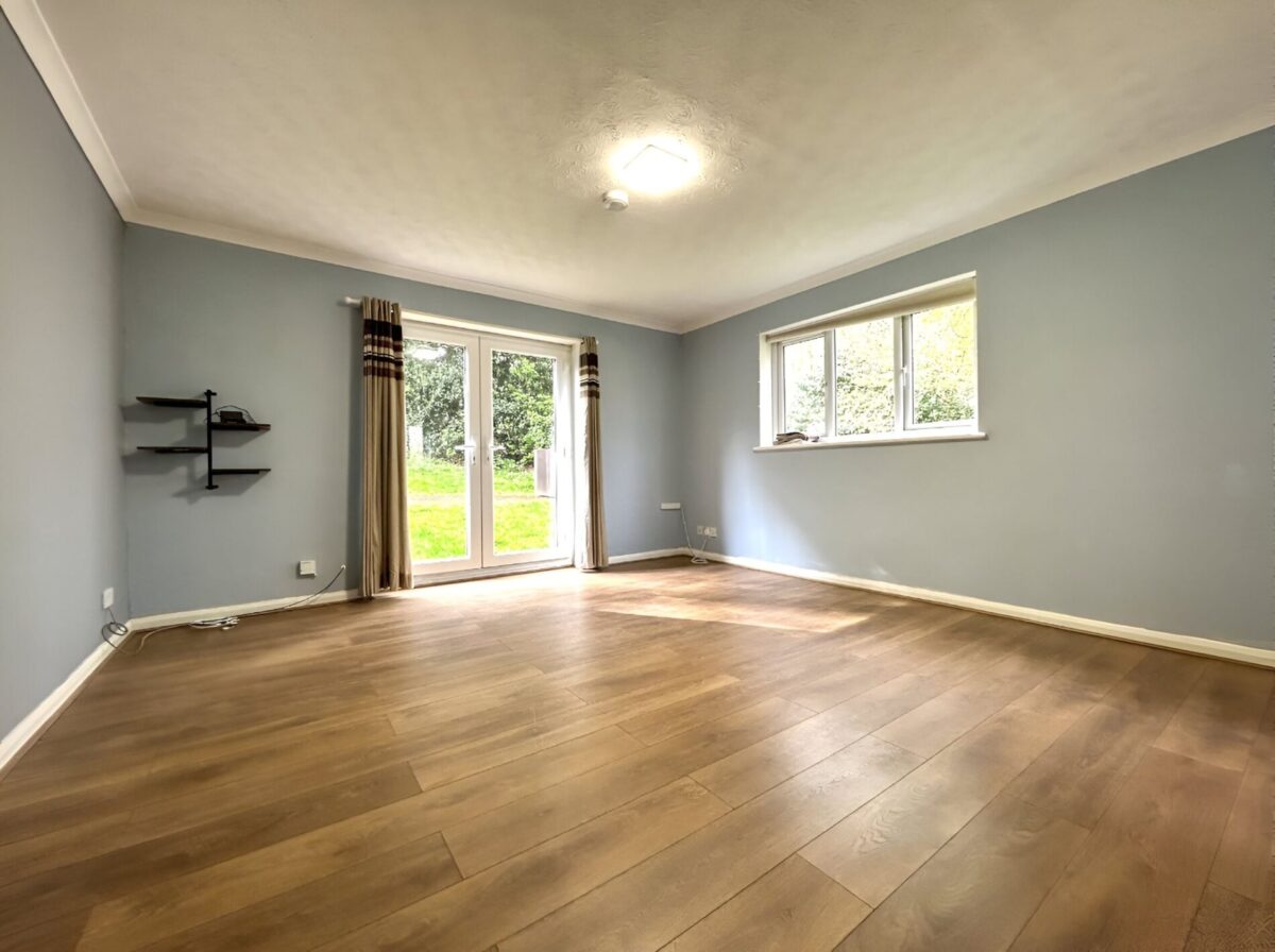 2 Bedroom Flat To Let - HP12