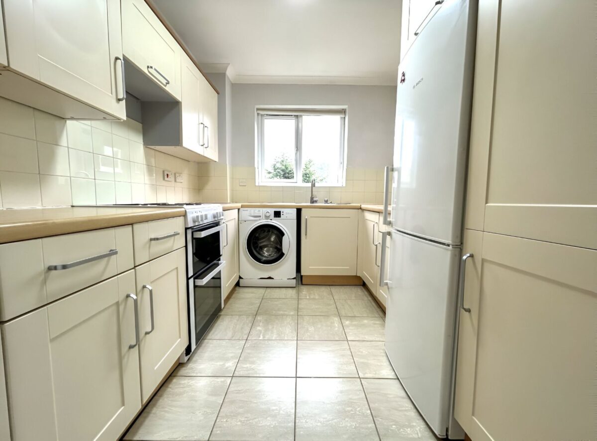 2 Bedroom Flat To Let - HP12