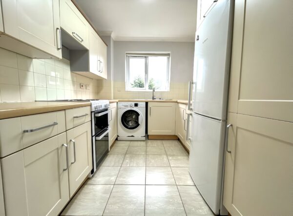 2 Bedroom Flat To Let - HP12