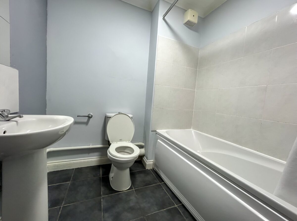 2 Bedroom Flat To Let - HP12