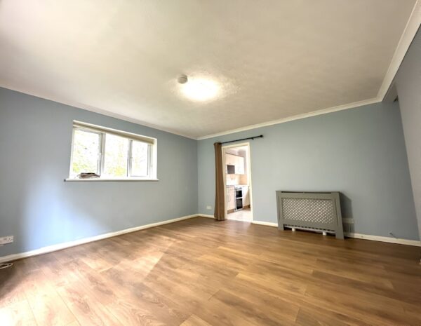2 Bedroom Flat To Let - HP12