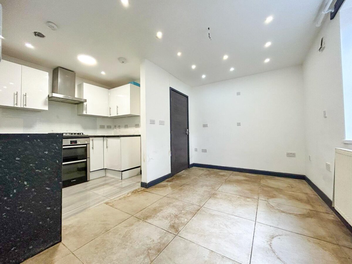 3/4 Bedroom House - High Wycombe