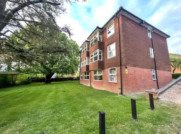 2 Bedroom Flat To Let - HP13
