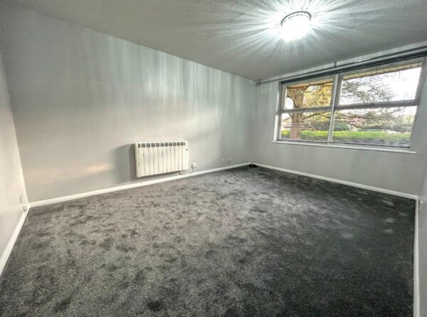 2 Bedroom Flat To Let - HP13