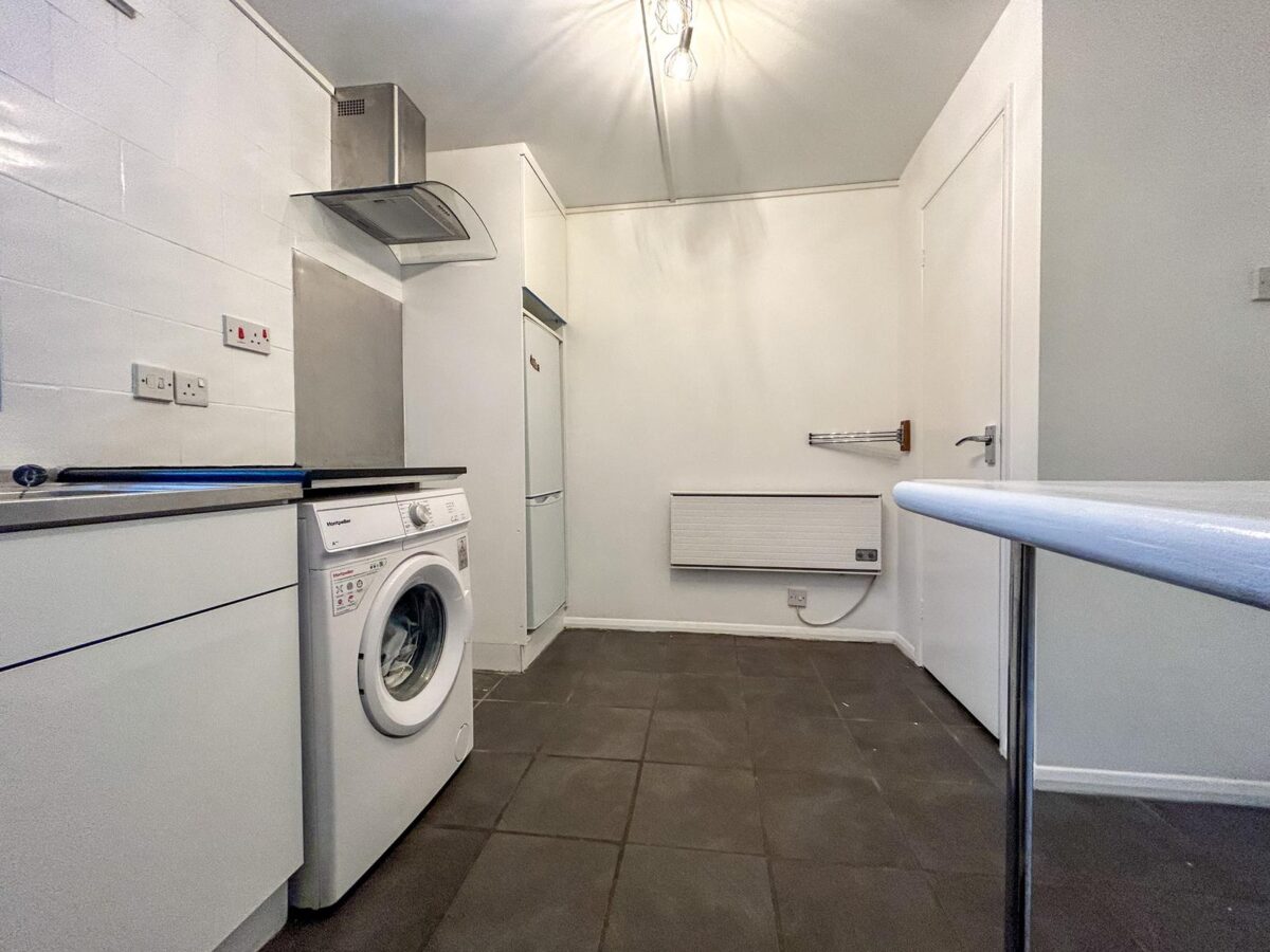 2 Bedroom Flat To Let - HP13