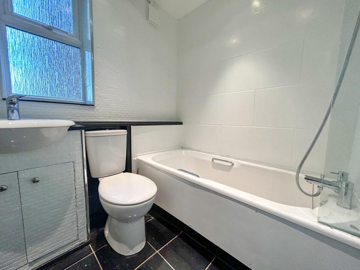 2 Bedroom Flat To Let - HP13
