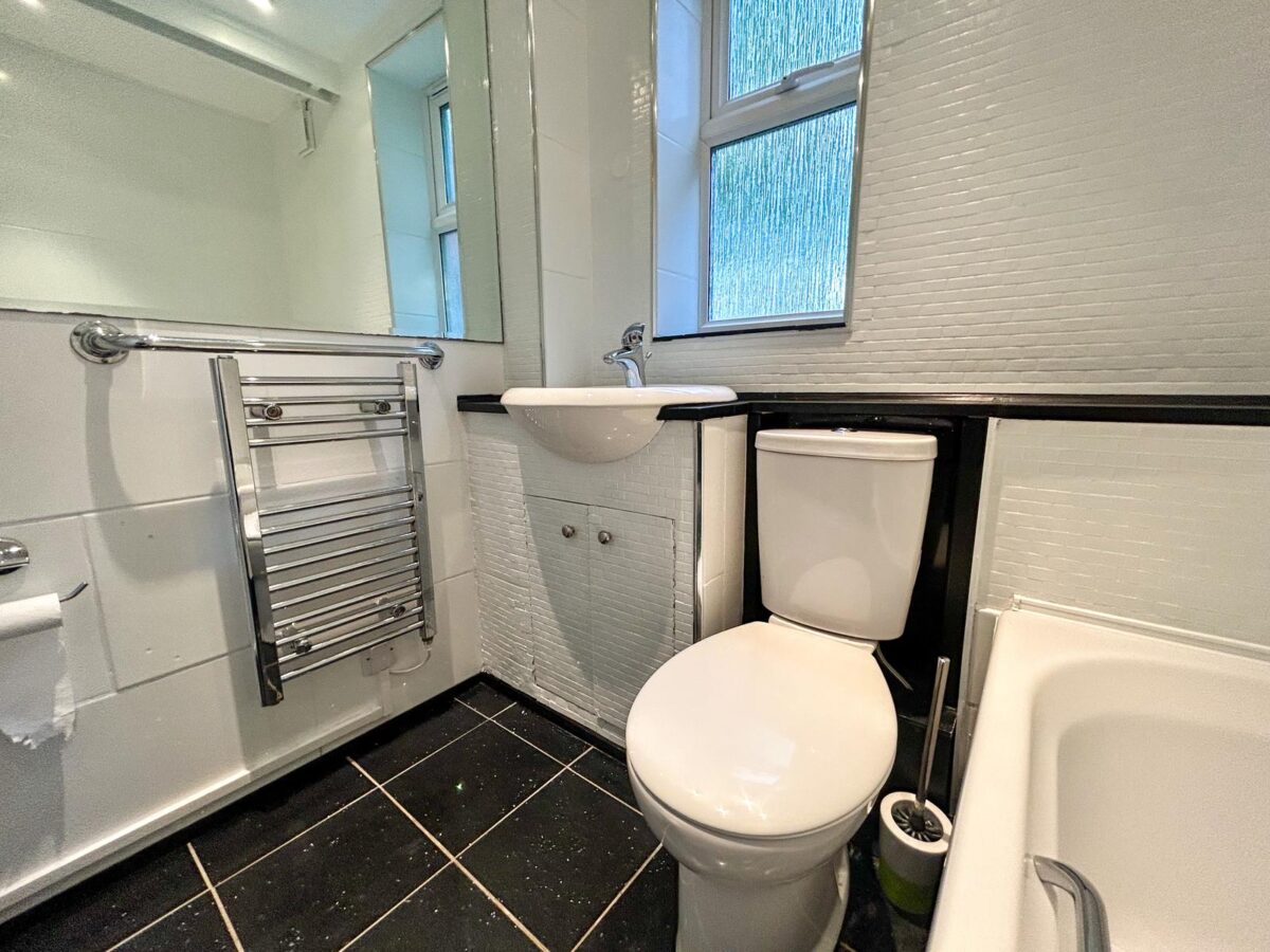 2 Bedroom Flat To Let - HP13