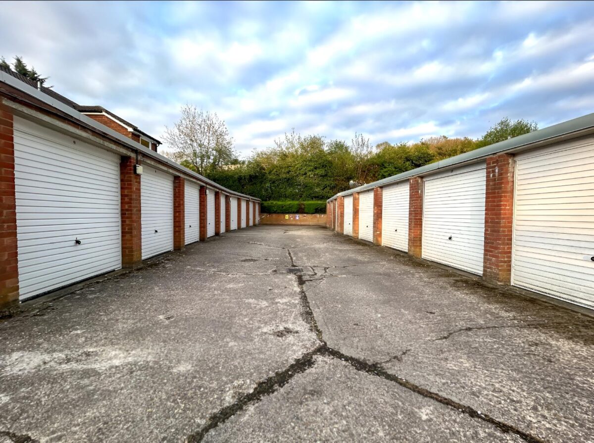 2 Bedroom Flat To Let - HP13