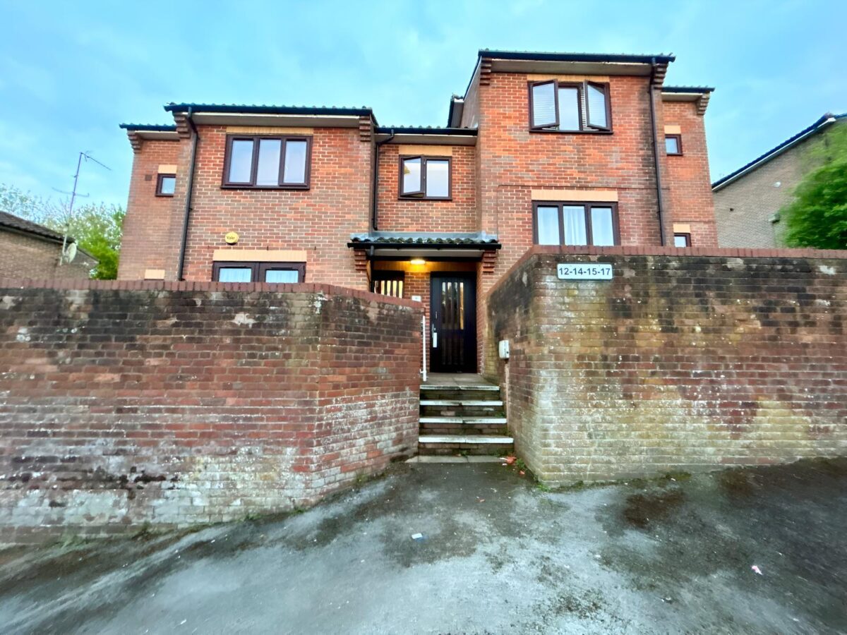 1 Bedroom Flat To Let - HP12
