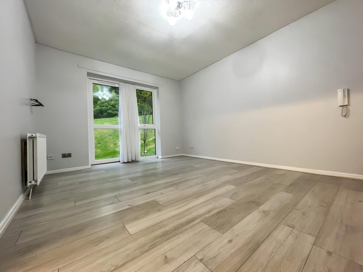 1 Bedroom Flat To Let - HP12